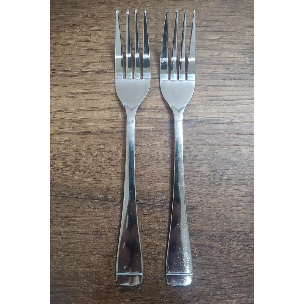 Lot Of 2 Oneida Mirror Forks Flatware Discontinued Replacement 7¾